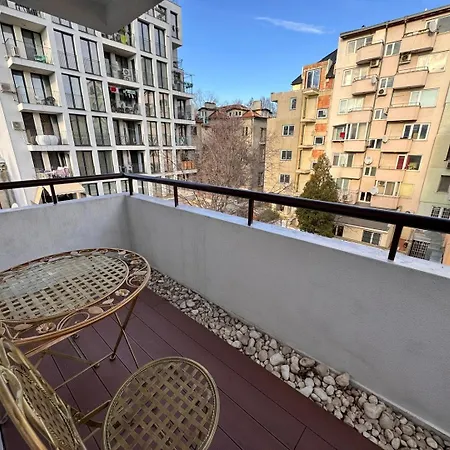 Modern Oasis On The Sea Garden - 2 Bedroom Lejlighed